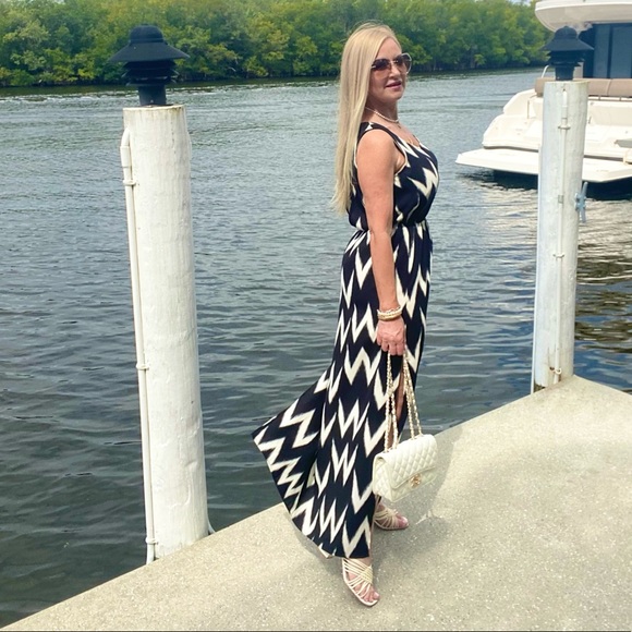 H&M Dresses & Skirts - H&M Chevron Black & White Maxi Dress